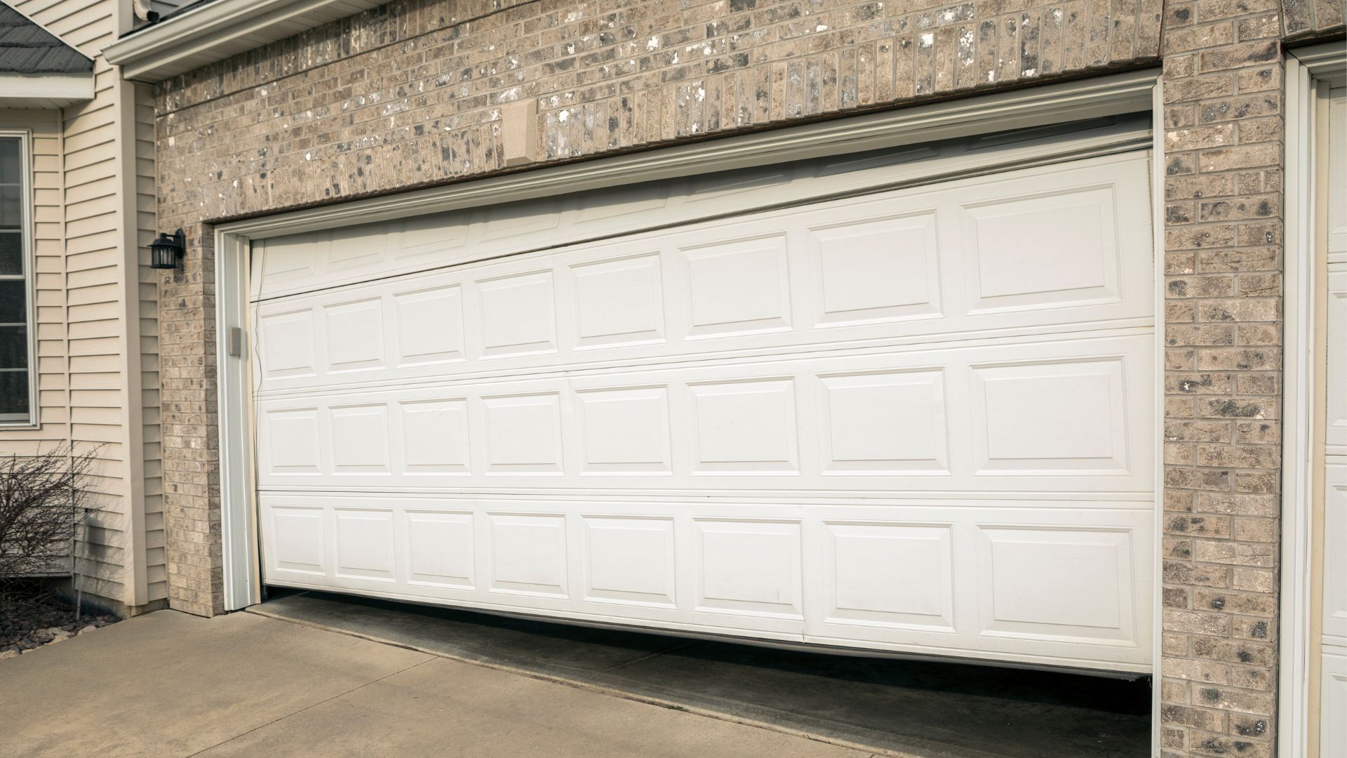 Fix It Right Garage Door 6 Most Common Issues - stuck and eneven garage door