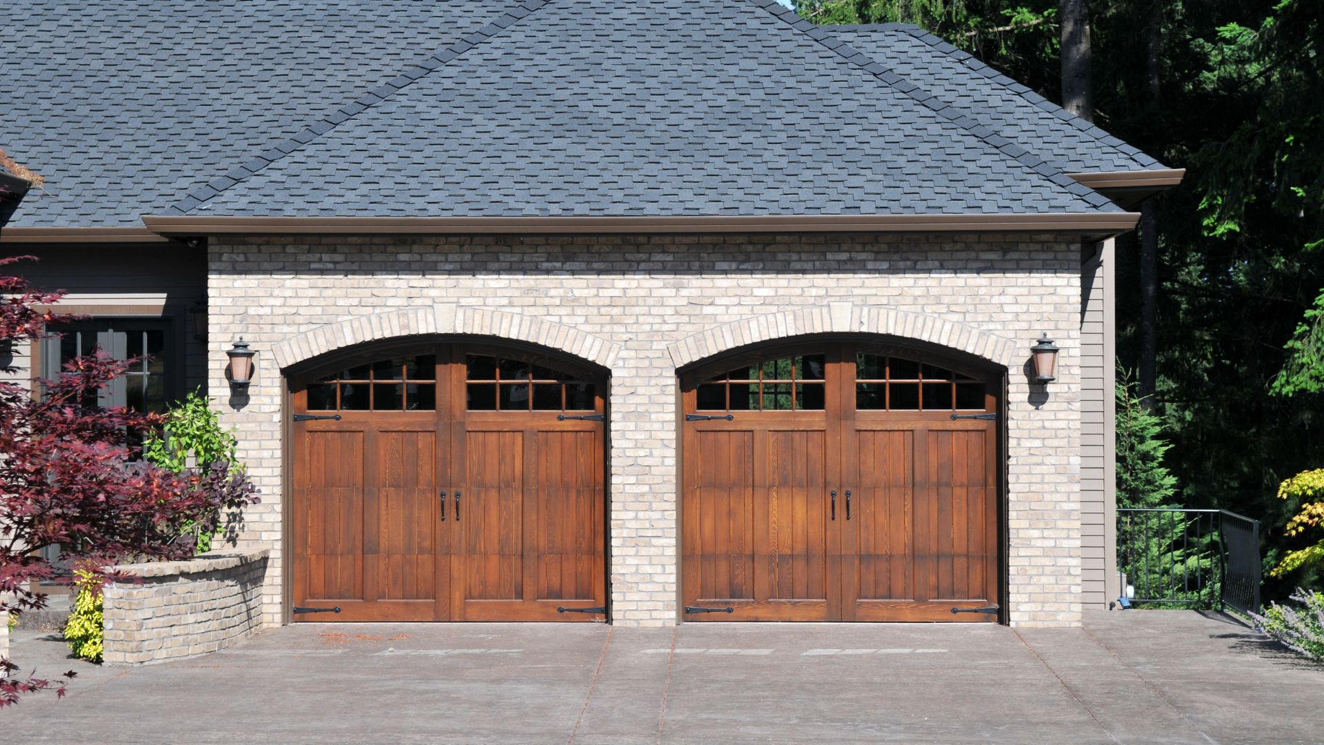 The Ultimate Guide to Choosing the Right Garage Doors for Your Home